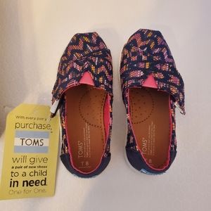 Tom's girls fuchsia tribal shoes